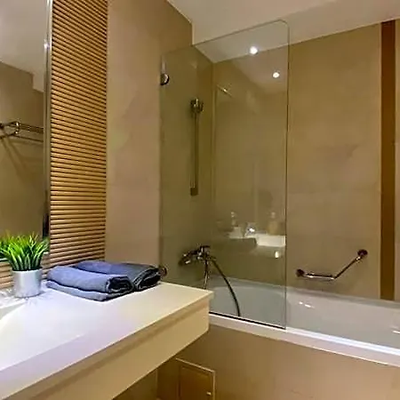 Rin Grand 부쿠레슈티