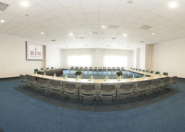 Готель Rin Grand